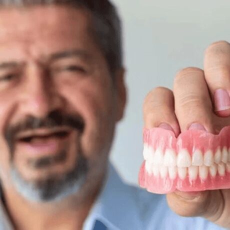 برای جا افتادن دندان مصنوعی چه کنیم: نکاتی عملی برای جا افتادن بهتر